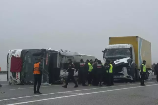 Τροχαίο με φορτηγό και πούλμαν στην Τουρκία
